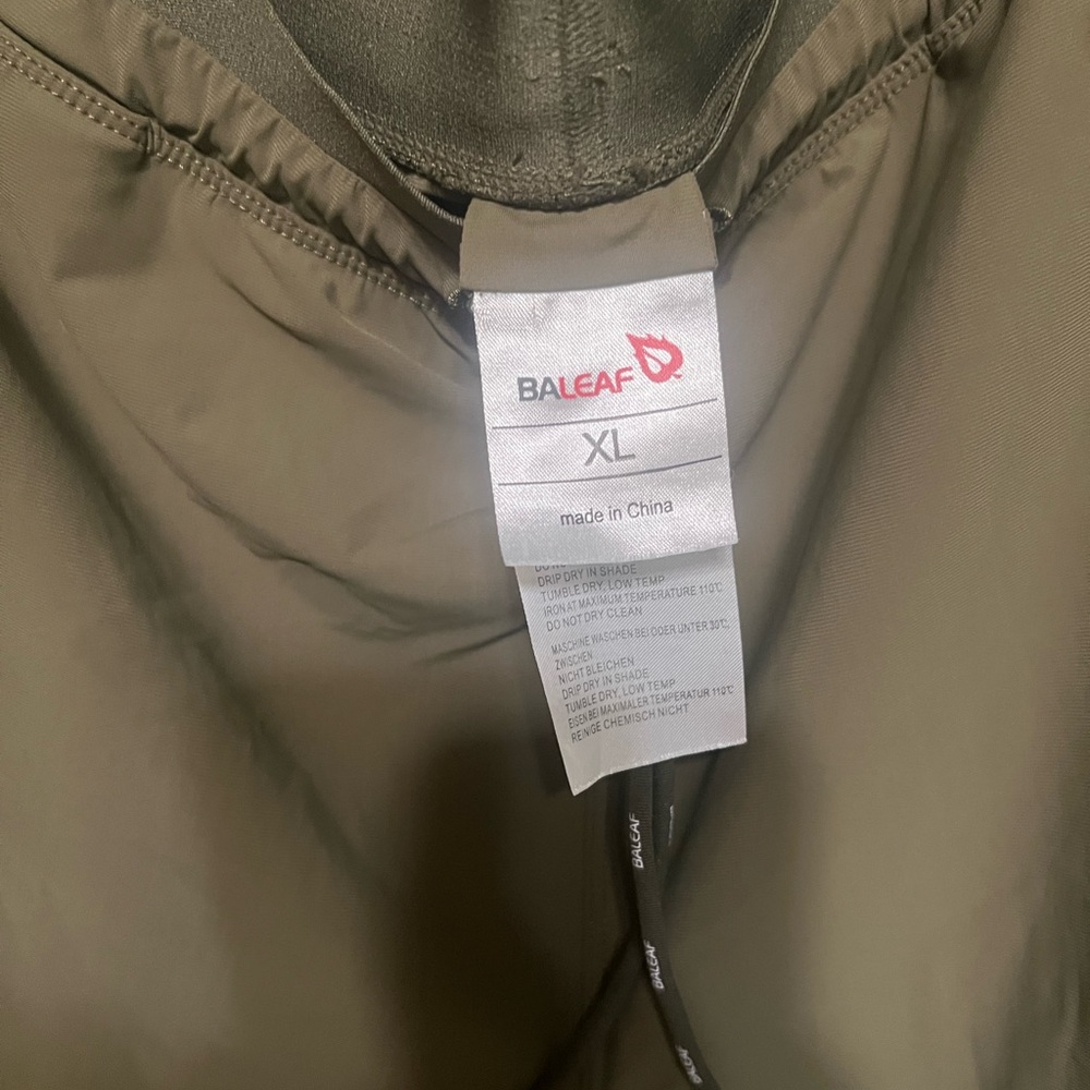 NWOT BALEAF Women's Hiking
Shorts 4" Never Worn - Picture 7 of 9